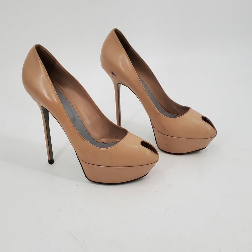 Sergio Rossii pumps. 5.5" heel. 1 1/4 " pump. Beige color. 40.5 size